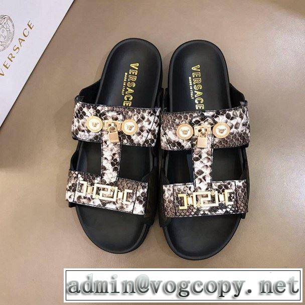  2色可選 キレイめ感が強い サンダル 夏らしい季節感  ヴェルサーチ きれいめ上品に VERSACE  2019年の夏のマスト