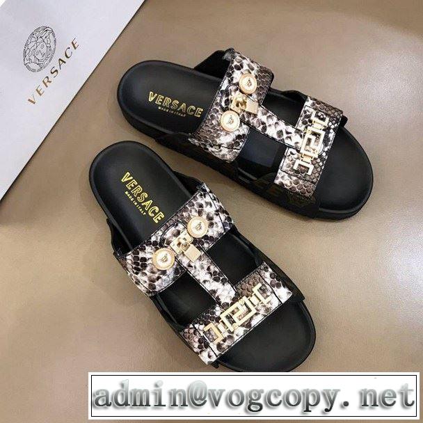 2色可選 キレイめ感が強い サンダル 夏らしい季節感  ヴェルサーチ きれいめ上品に VERSACE  2019年の夏のマスト 