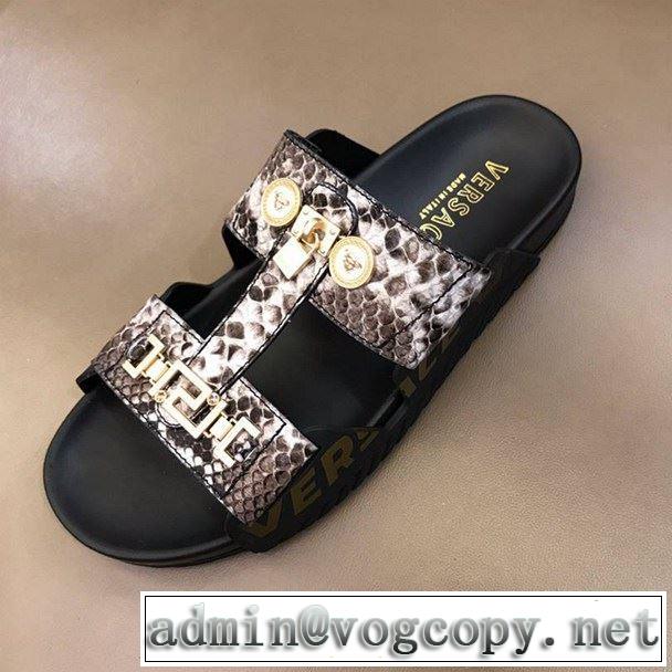  2色可選 キレイめ感が強い サンダル 夏らしい季節感  ヴェルサーチ きれいめ上品に VERSACE  2019年の夏のマスト
