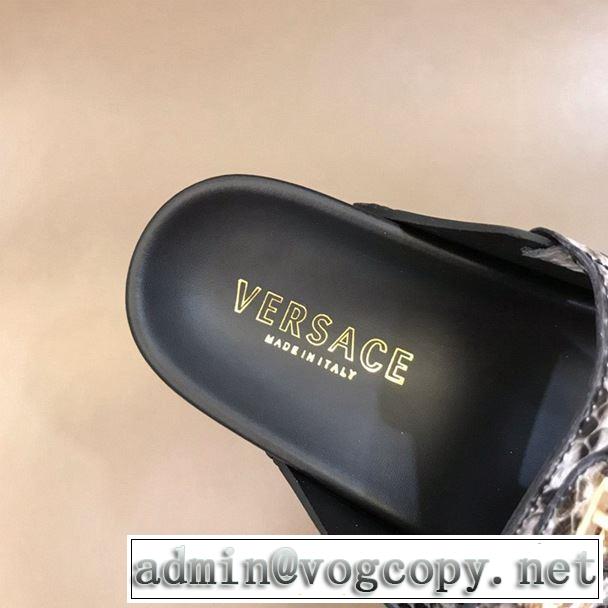  2色可選 キレイめ感が強い サンダル 夏らしい季節感  ヴェルサーチ きれいめ上品に VERSACE  2019年の夏のマスト