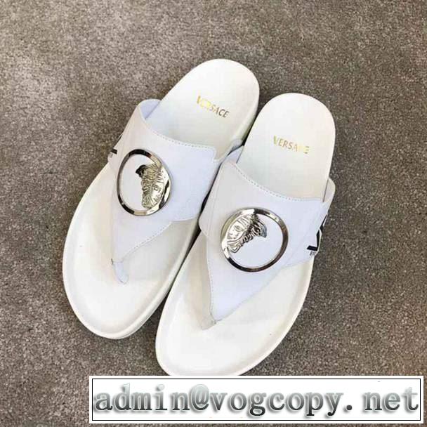  2色可選 ぜひ今年のトレンドをチェック サンダル 2019年春夏流行ファッション  ヴェルサーチVERSACE
