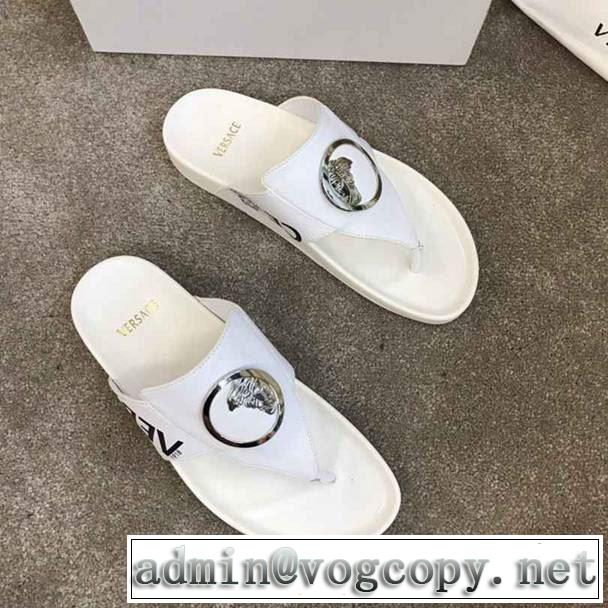  2色可選 ぜひ今年のトレンドをチェック サンダル 2019年春夏流行ファッション  ヴェルサーチVERSACE