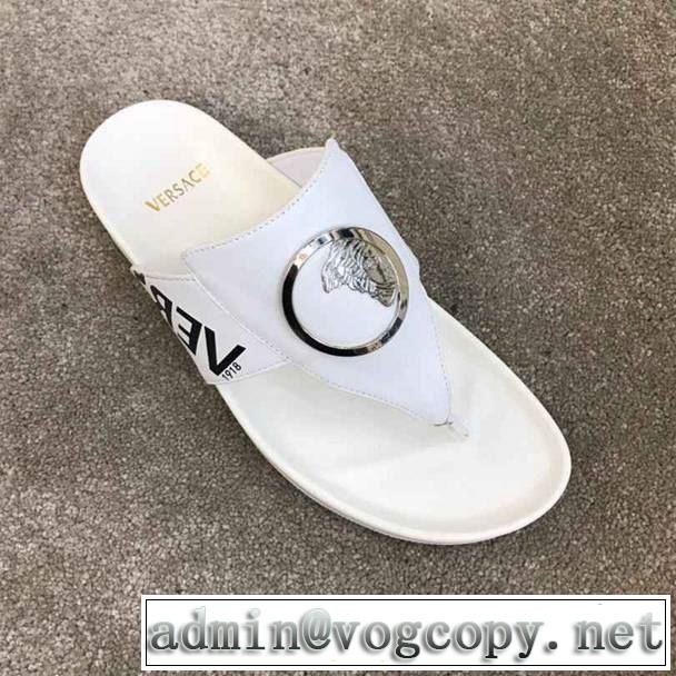  2色可選 ぜひ今年のトレンドをチェック サンダル 2019年春夏流行ファッション  ヴェルサーチVERSACE