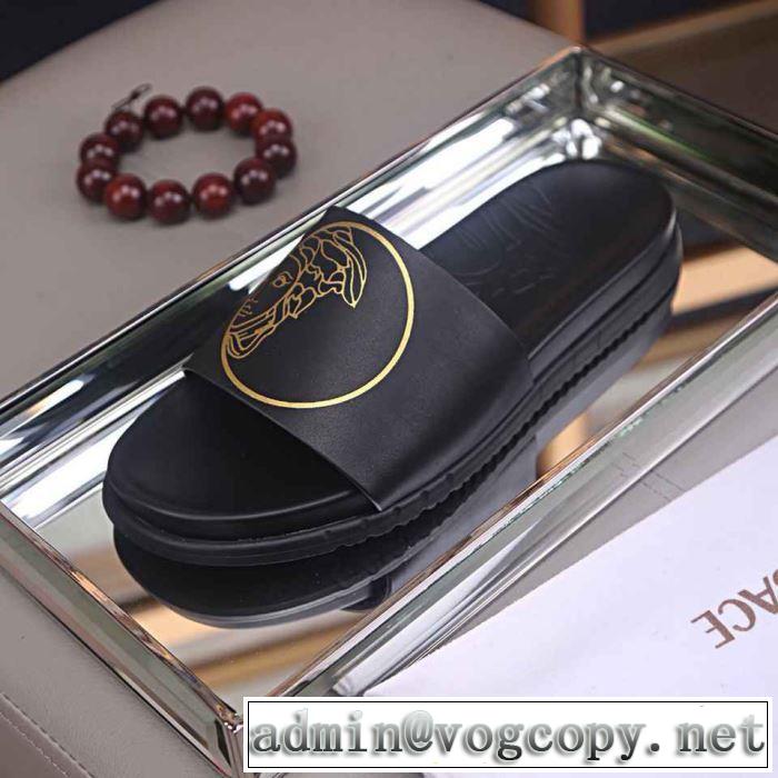2019夏ファション新品 サンダル リラックス感のあるゆったり  ヴェルサーチVERSACE 抜け感スゴイ 
