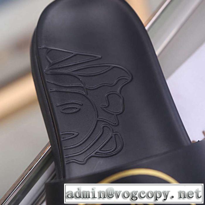  2019夏ファション新品 サンダル リラックス感のあるゆったり  ヴェルサーチVERSACE 抜け感スゴイ