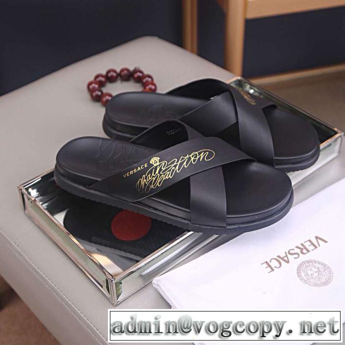 ヴェルサーチVERSACE 目を引く春夏トップス サンダル 【2019年】夏のファッション 優しい雰囲気スタイリッシュに 