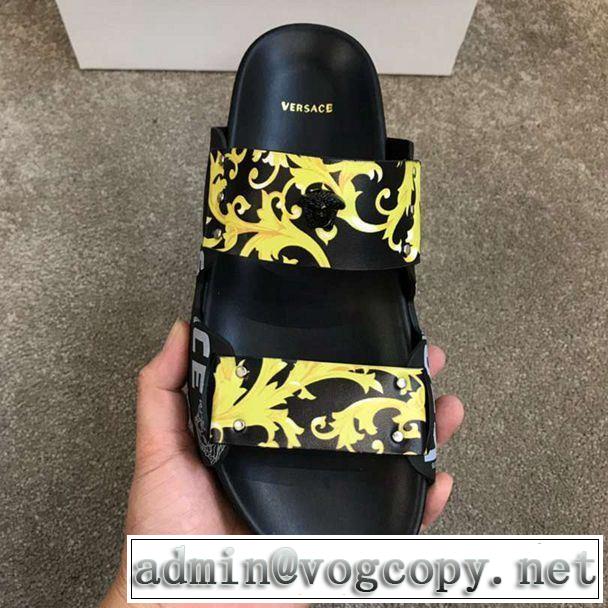 2色可選 爽やかな色合い サンダル 《2019年》今、注目のストリート  ヴェルサーチVERSACE 特に注目したい 