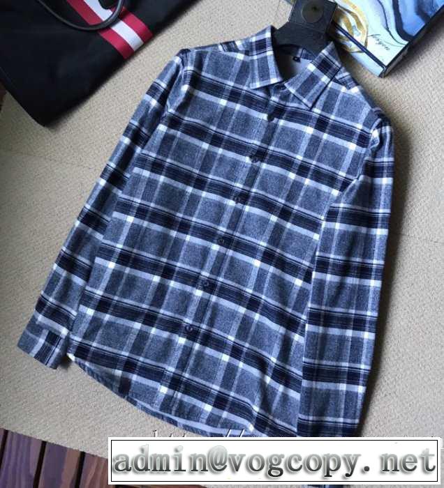 バーバリー BURBERRY シャツ 絶対おさえるべきカラーと最新 気になる2019年秋のファッション