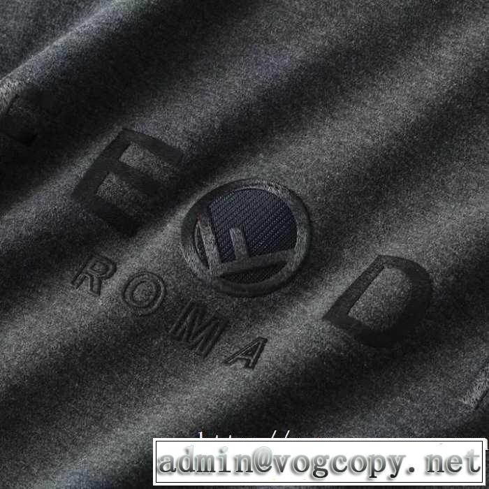 今から取り入れられるトレンド 気になる2019年秋のファッション フェンディ FENDI 長袖Tシャツ