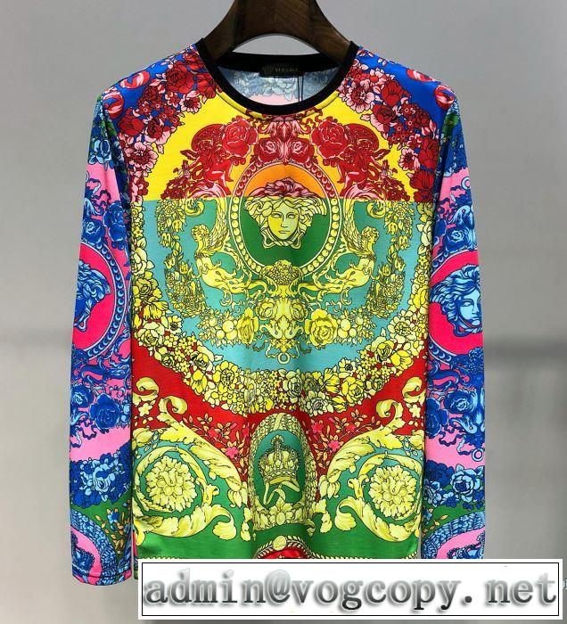 ヴェルサーチ VERSACE 長袖Tシャツ 2019年春夏のトレンドアイテム クラシカルな雰囲気