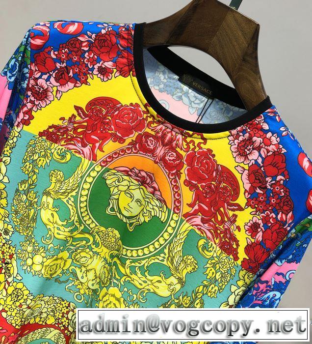 ヴェルサーチ VERSACE 長袖Tシャツ 2019年春夏のトレンドアイテム クラシカルな雰囲気