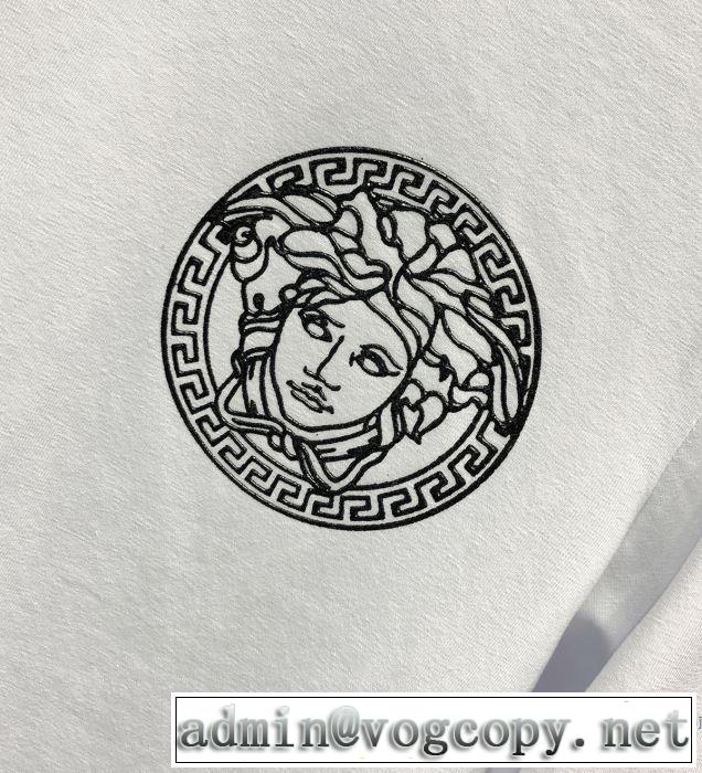 クラシカルな雰囲気 《2019年》今、注目のストリート ヴェルサーチ VERSACE 長袖Tシャツ 2色可選