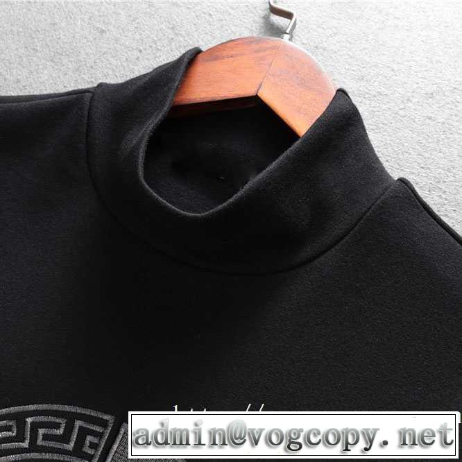 注目の秋ファッション一番 最新秋冬トレンドをチェック！2019-20秋冬 ヴェルサーチ VERSACE 長袖Tシャツ