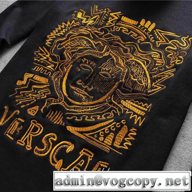 長袖Tシャツ ヴェルサーチ VERSACE 【2019秋冬】今きてる最先端ブランド 着心地もなめらかで快適