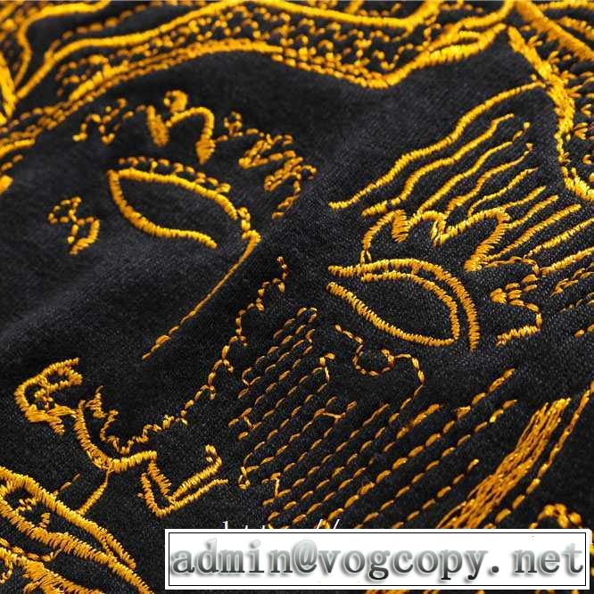 長袖Tシャツ ヴェルサーチ VERSACE 【2019秋冬】今きてる最先端ブランド 着心地もなめらかで快適