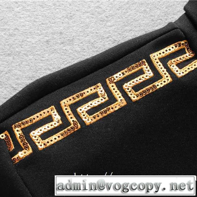 ヴェルサーチ VERSACE 長袖Tシャツ 絶対おさえるべきカラーと最新 2019秋冬トレンドアイテム