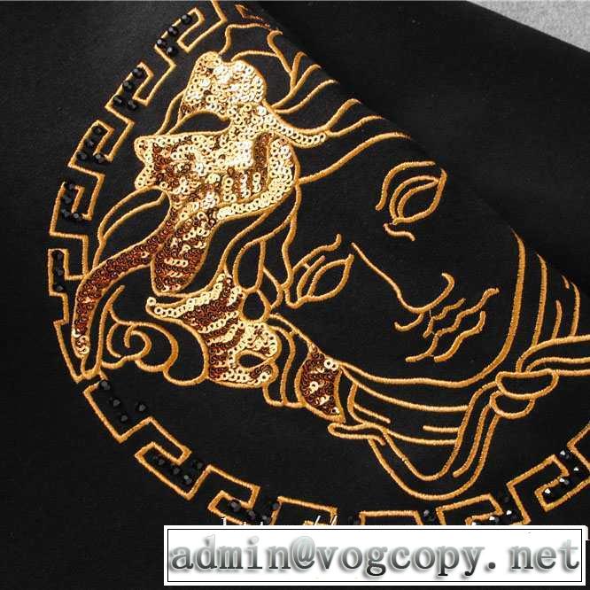 ヴェルサーチ VERSACE 長袖Tシャツ 絶対おさえるべきカラーと最新 2019秋冬トレンドアイテム