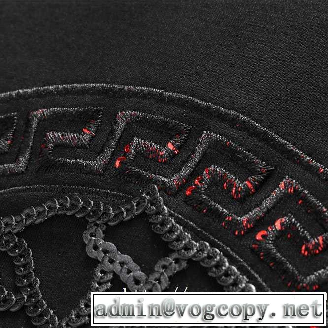 秋冬にお世話になる定番 2019-20秋冬トレンドファッション ヴェルサーチ VERSACE 長袖Tシャツ