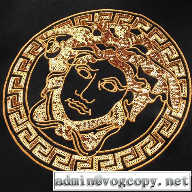 【最新】2019年秋冬のトレンド速報 ヴェルサーチ VERSACE 長袖Tシャツ 寒い季節トレンド上品