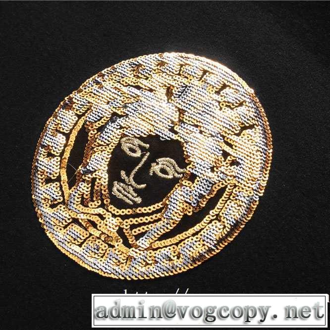 長袖Tシャツ ヴェルサーチ VERSACE 今年の流行りファション 2019?2020秋冬流行色紹介