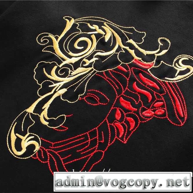 人気ブランドの新作秋冬トレンド  2019年秋冬に欠かせない ヴェルサーチ VERSACE 長袖Tシャツ