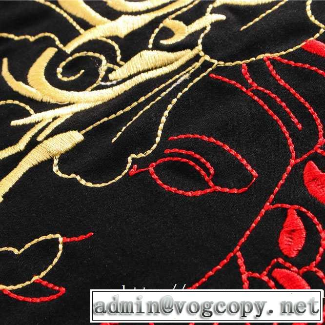 人気ブランドの新作秋冬トレンド  2019年秋冬に欠かせない ヴェルサーチ VERSACE 長袖Tシャツ