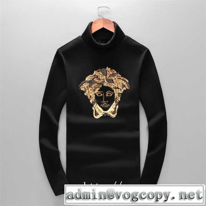 長袖Tシャツ  ヴェルサーチ VERSACE 最新トレンドコーデおすすめ 2019秋冬人気色おすすめ