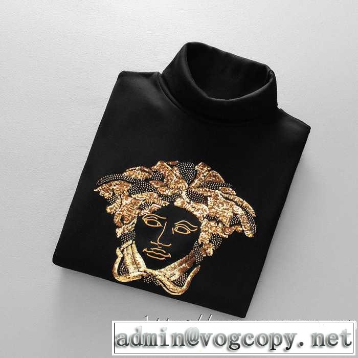 長袖Tシャツ  ヴェルサーチ VERSACE 最新トレンドコーデおすすめ 2019秋冬人気色おすすめ