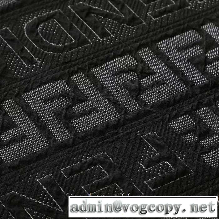 とにかく完璧ブランド新作 ダウンジャケットメンズ 秋服コーデ2019年版 フェンディ FENDI 大胆なチェックの人気トレンド