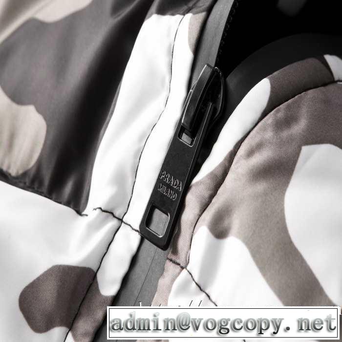 秋服コーデ2019年版 プラダ PRADA 大胆なチェックの人気トレンド メンズ ダウンジャケット 秋にはやる最新作を先取り