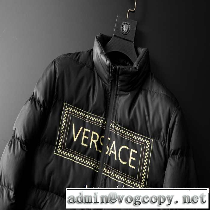 ヴェルサーチ 今年の流行りファション VERSACE 最新秋冬トレンドをチェック！2019-20秋冬 メンズ ダウンジャケット 絶対おさえるべきカラーと最新