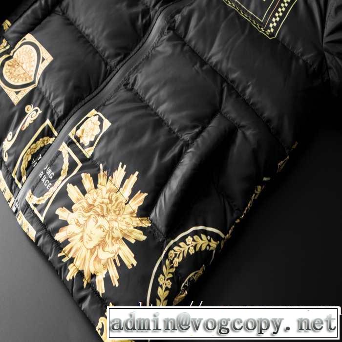 ヴェルサーチ 今年の流行りファション VERSACE 最新秋冬トレンドをチェック！2019-20秋冬 メンズ ダウンジャケット 絶対おさえるべきカラーと最新