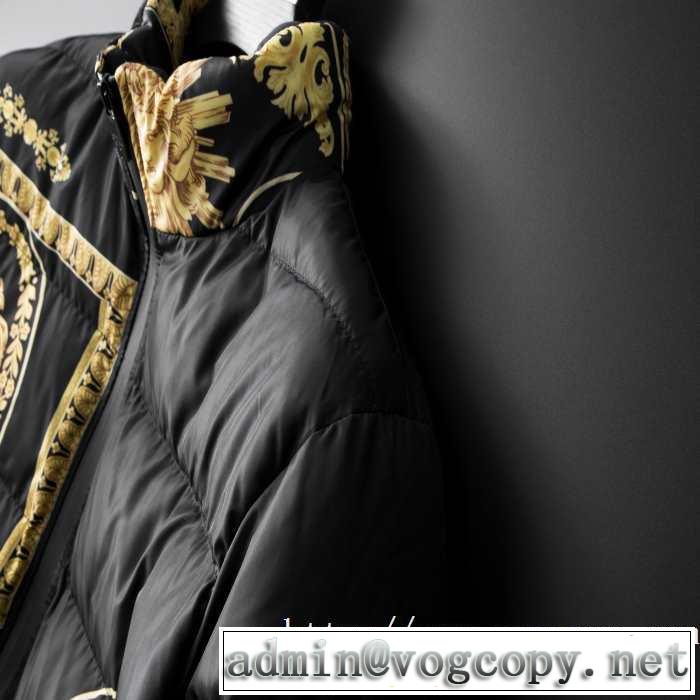 メンズ ダウンジャケット やっぱり優しい色 ヴェルサーチ 【2019秋冬トレンド】押さえておきたい VERSACE サイズのよさを感じる新作