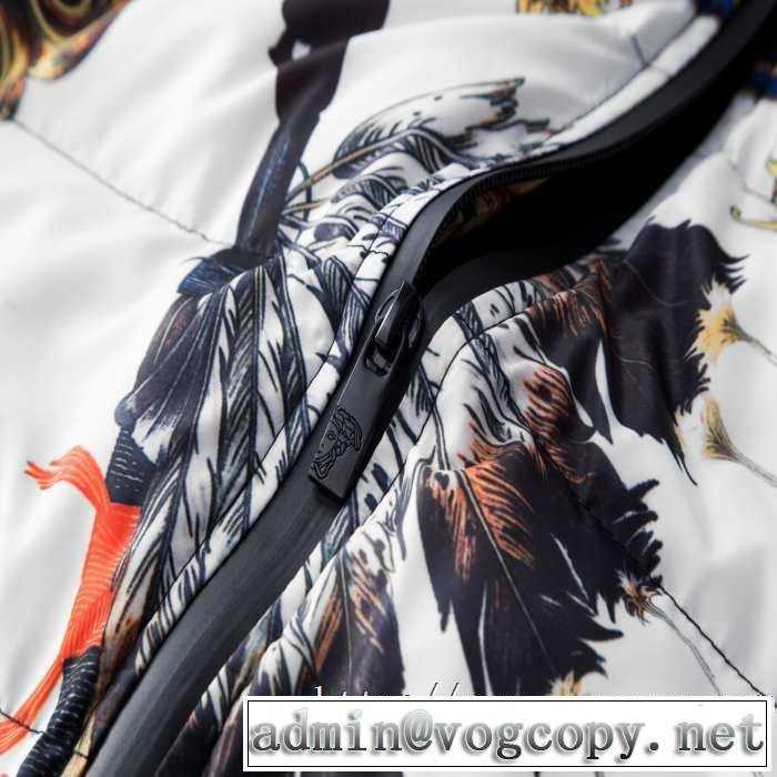 おしゃれに秋を迎えるために ヴェルサーチ 人気ブランドの秋冬新色 VERSACE 2019トレンドカラー秋冬セール メンズ ダウンジャケット