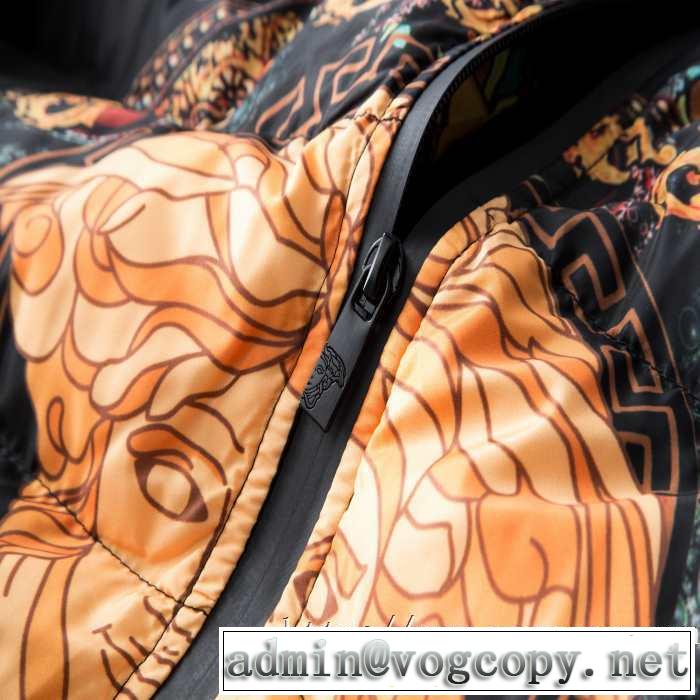 秋にはやる最新作を先取り ヴェルサーチ 2019秋冬トレンドアイテム VERSACE さわやかに新品おすすめ メンズ ダウンジャケット