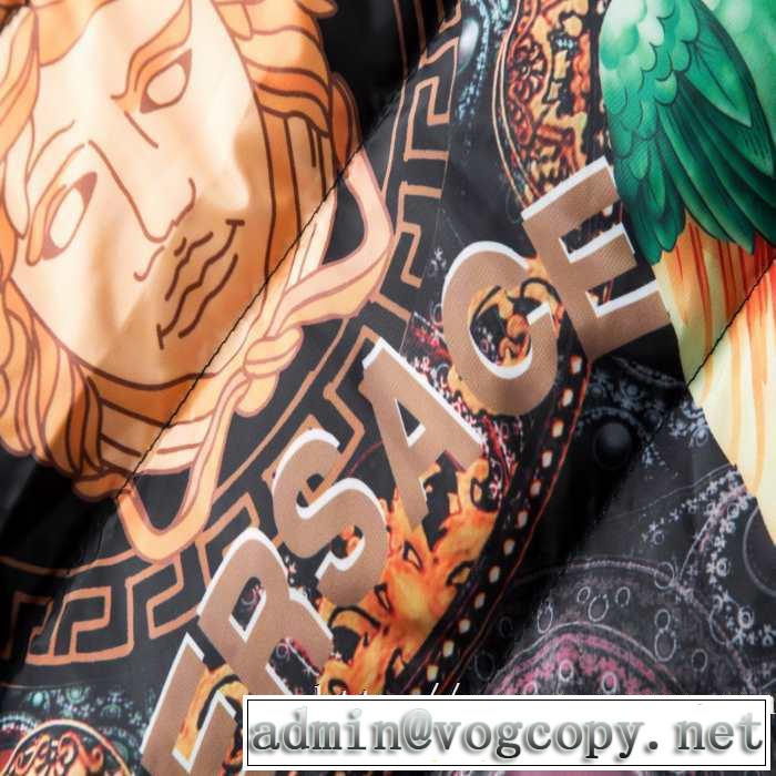 秋にはやる最新作を先取り ヴェルサーチ 2019秋冬トレンドアイテム VERSACE さわやかに新品おすすめ メンズ ダウンジャケット