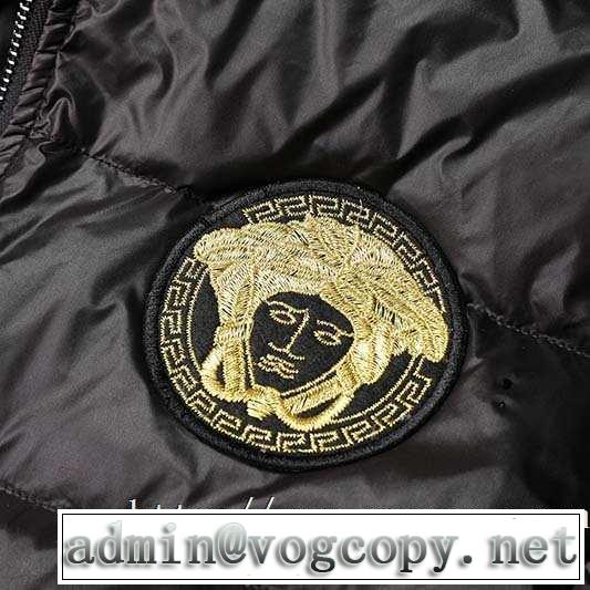 メンズ ダウンジャケット ヒットする秋冬コレクション ヴェルサーチ 2019トレンドアイテム激安 VERSACE 秋冬ファッションコーディネート