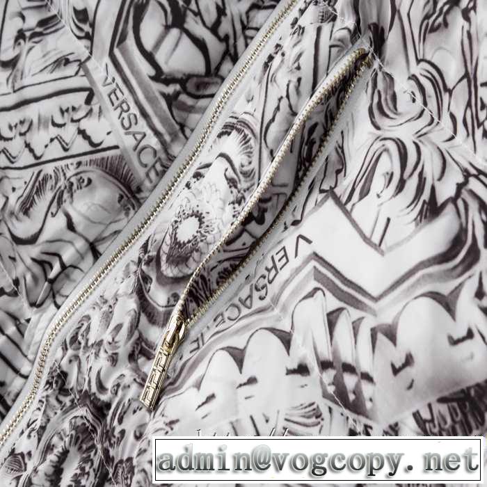 ヴェルサーチ 機能性が良くブランド新品 VERSACE 使いやすさのトレンド メンズ ダウンジャケット2019-2020秋冬のファッション