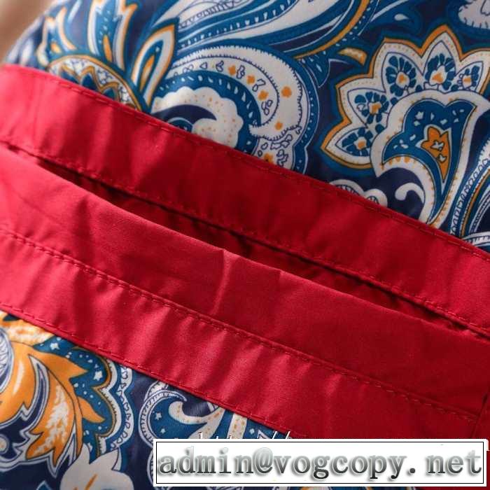 シンプルに着こなしたい ヴェルサーチ 2色可選 最速2019秋冬トレンドブランドVERSACE メンズ ダウンジャケット 今年らしい新しい人気色