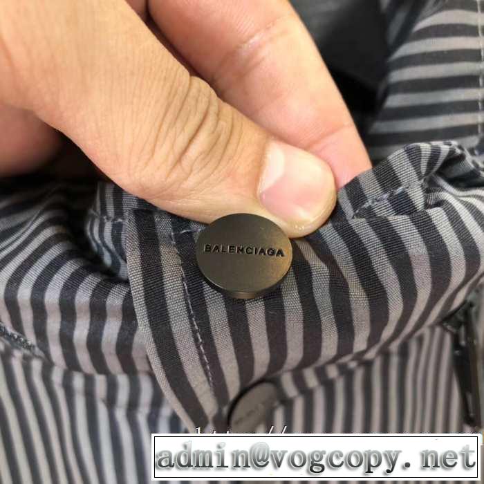 パーカー バレンシアガ BALENCIAGA 秋トレンドの新定番  2019秋のファッショントレンドはこれ