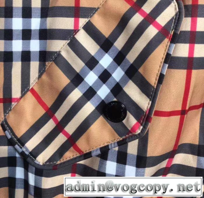 カジュアルコーデオシャレ バーバリー BURBERRY  秋冬に大注目のカラー ハーフコート 2019秋冬最重要アイテム もちろん相性抜群