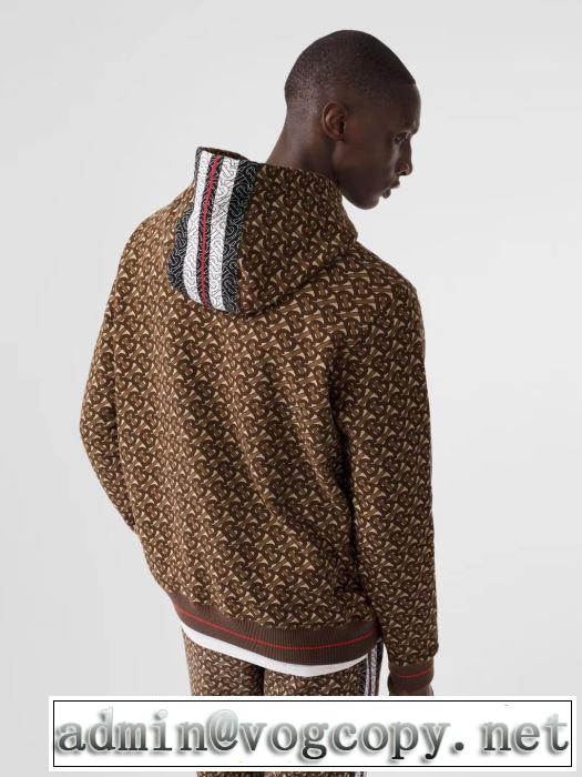 大人かわいい秋冬コーデを楽しみ パーカー バーバリー 秋ファションのトレンド BURBERRY 2019秋のファッショントレンドはこれ