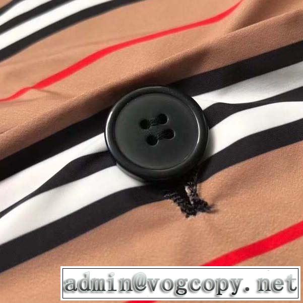 おススメの秋冬アイテムをCHECK ハーフコート 2019トレンドファッション新品 今季トレンドをうまく取り バーバリー BURBERRY