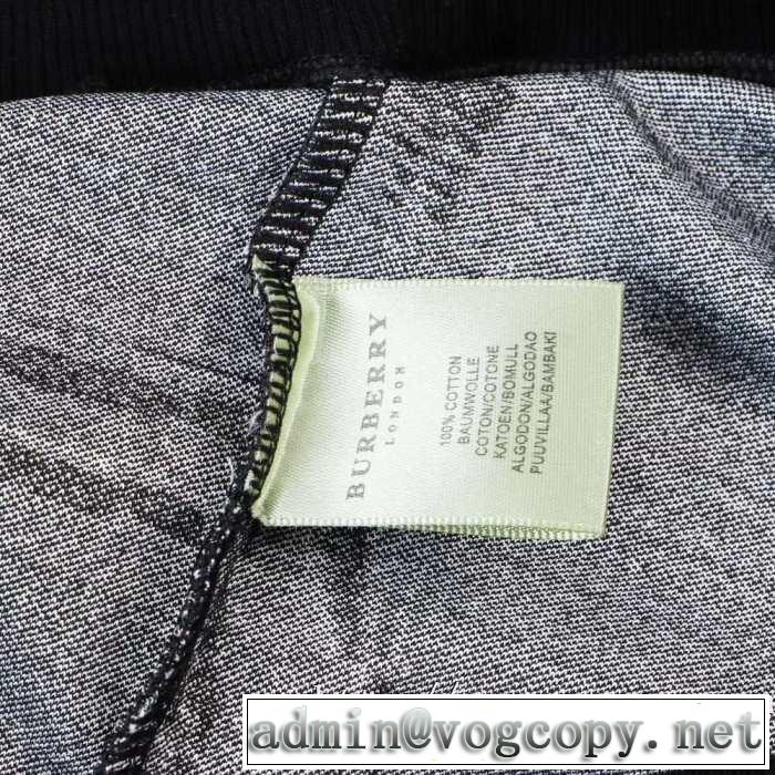 今年の流行りファション 2019秋冬トレンド押さえておきたい バーバリー BURBERRY プルオーバーパーカー