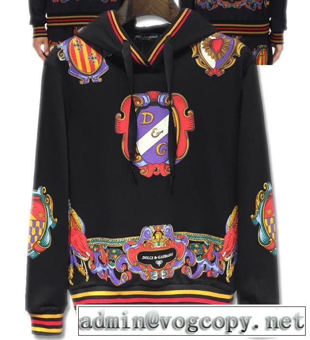 秋冬ファッションコーディネートパーカー  2019-2020秋冬のファッション ドルチェ＆ガッバーナ Dolce&Gabbana 人気ファッション雑誌でも掲載