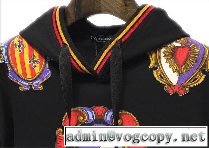 秋冬ファッションコーディネートパーカー  2019-2020秋冬のファッション ドルチェ＆ガッバーナ Dolce&Gabbana 人気ファッション雑誌でも掲載