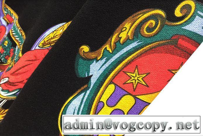 秋冬ファッションコーディネートパーカー  2019-2020秋冬のファッション ドルチェ＆ガッバーナ Dolce&Gabbana 人気ファッション雑誌でも掲載
