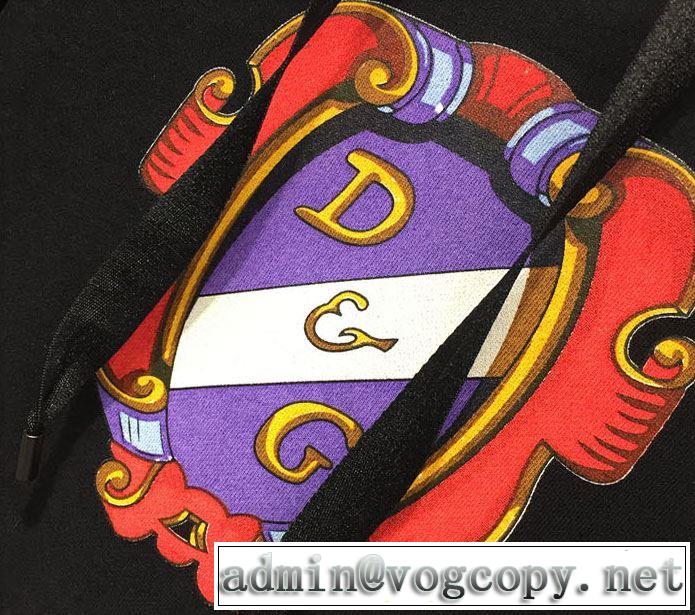 秋冬ファッションコーディネートパーカー  2019-2020秋冬のファッション ドルチェ＆ガッバーナ Dolce&Gabbana 人気ファッション雑誌でも掲載