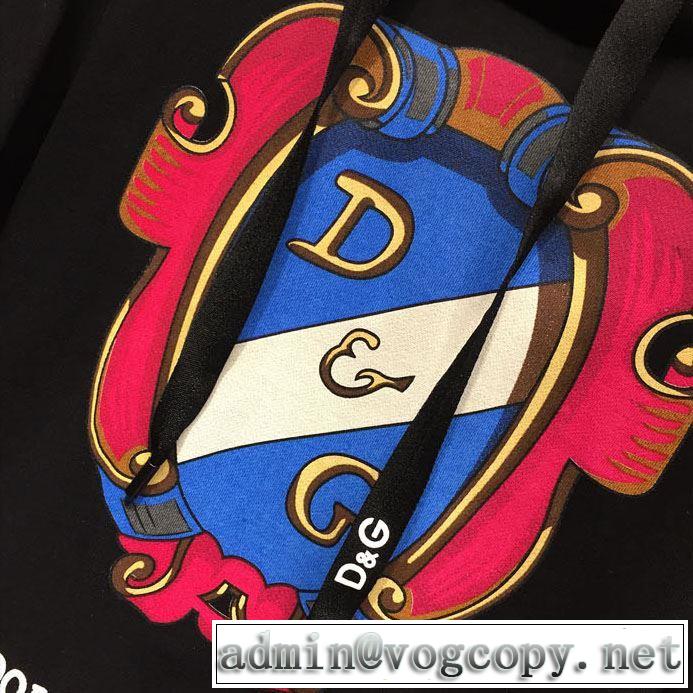 秋冬もちろん主役級 ドルチェ＆ガッバーナ 大人かわいい秋冬コーデを楽しみ  Dolce&Gabbana 2019秋のファッショントレンドはこれ パーカー