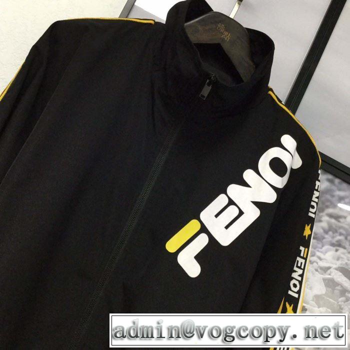 ハーフコートやっぱり優しい色  フェンディ FENDI 【2019秋冬トレンド】押さえておきたい サイズのよさを感じる新作 2色可選